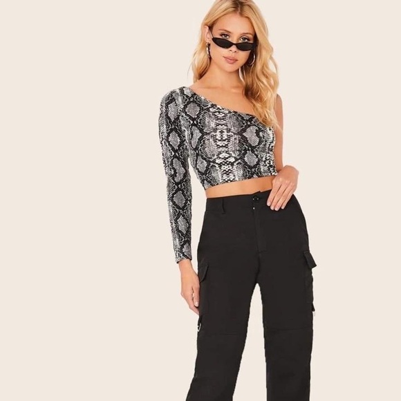 Black and white animal print crop top one shoulder medium and large NWT - Picture 6 of 12